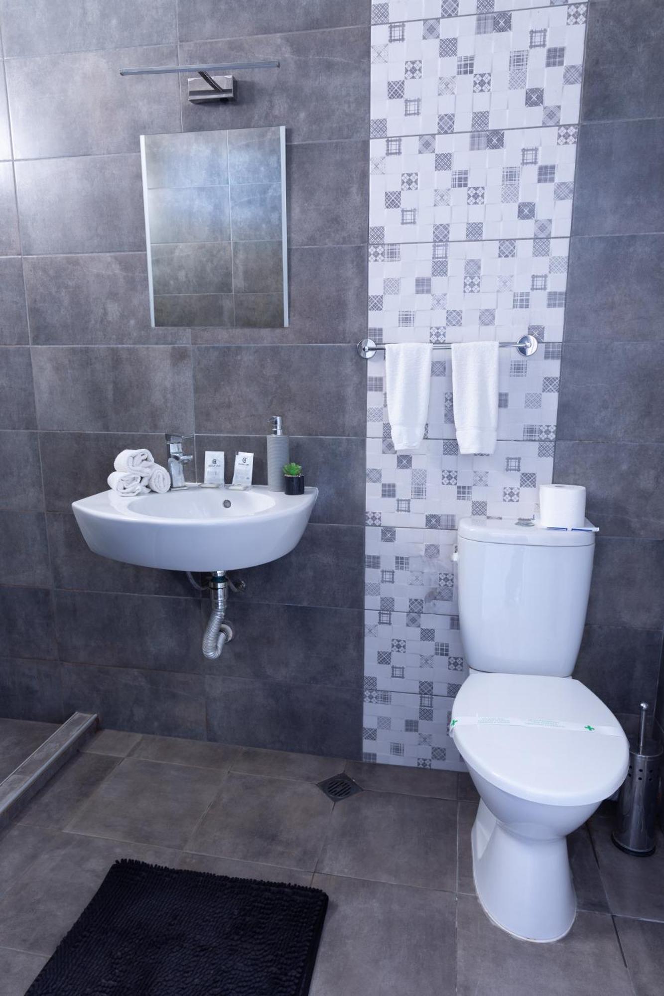 La Piazza Hotel Shumen Bagian luar foto