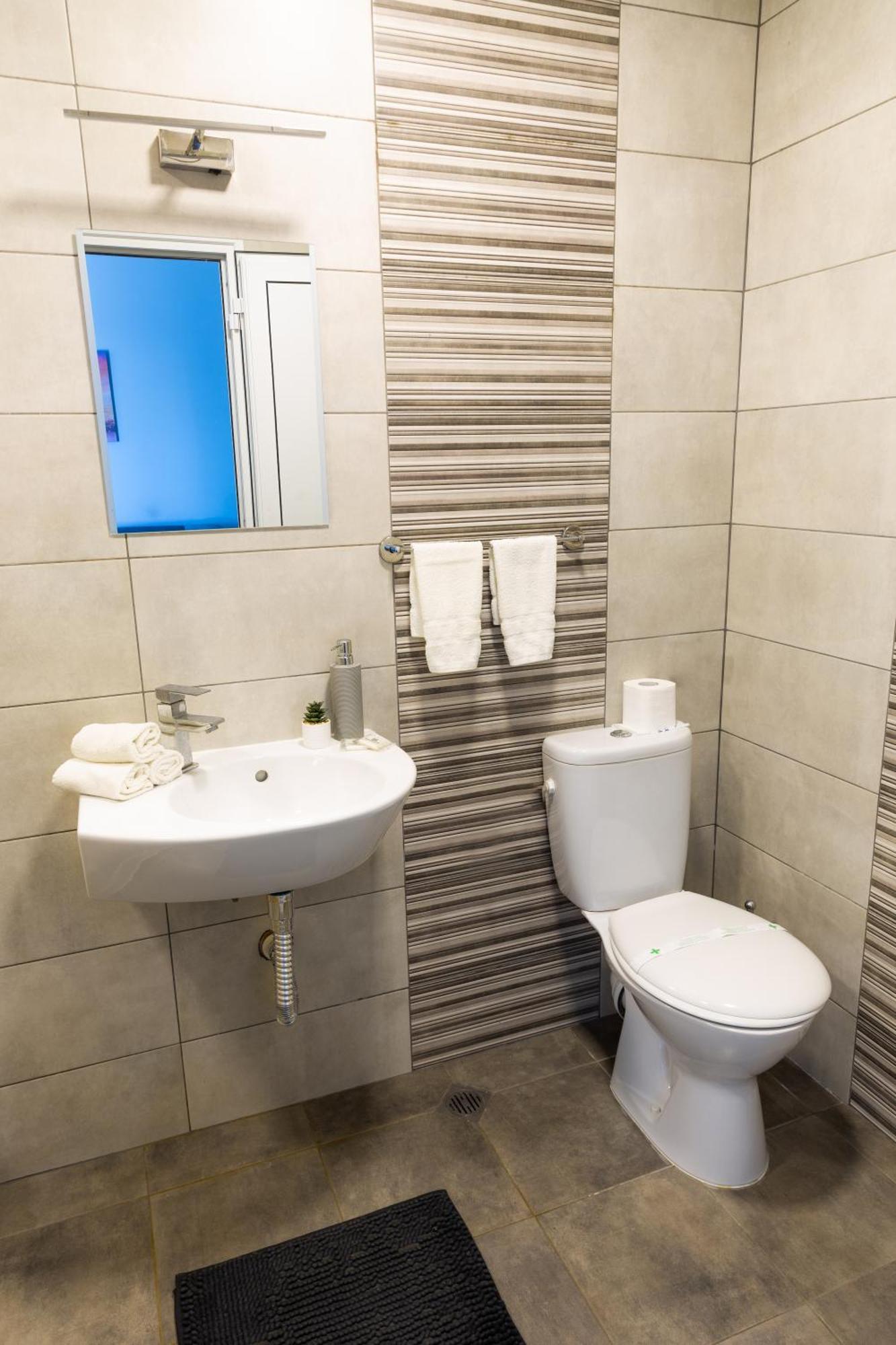 La Piazza Hotel Shumen Bagian luar foto
