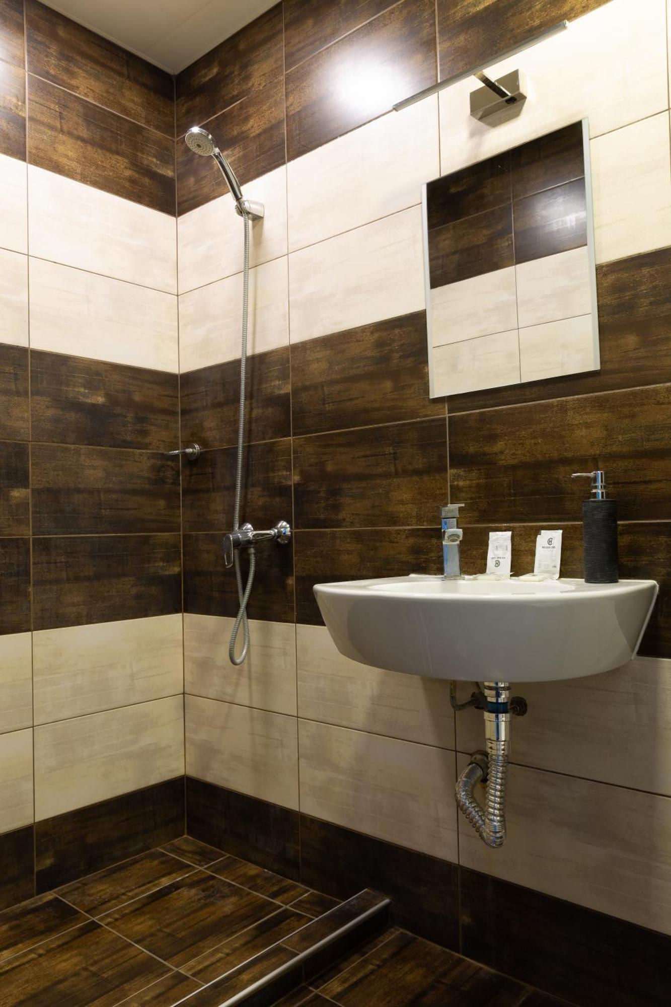 La Piazza Hotel Shumen Bagian luar foto
